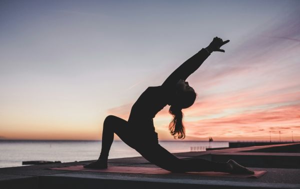 Scopri i vantaggi del sup yoga per un equilibrio perfetto