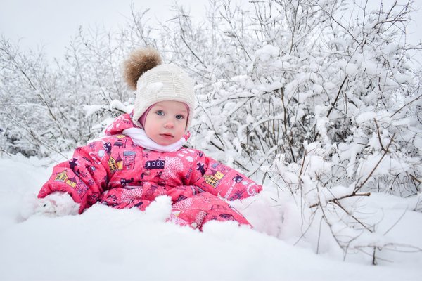 Come abbinare una maglietta a righe in modo originale per un look casual di tendenza?